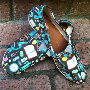 Chem Teacher Toms-like Flats, Women’s Size 10-10.5